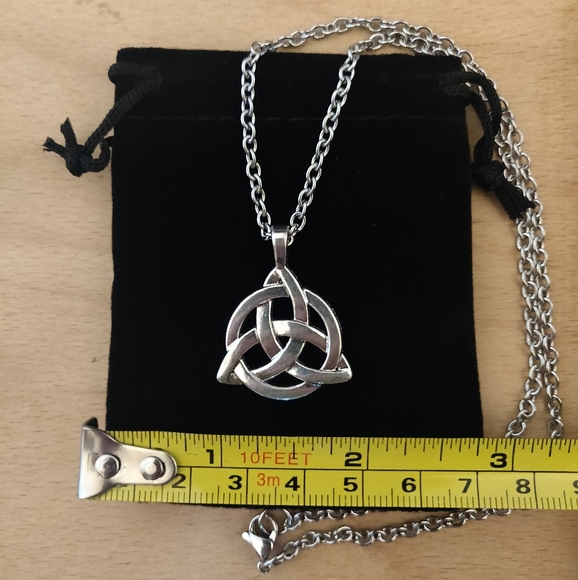 Triquetra Trinity Knot Necklace Celtic Pagan Wiccan Symbol Pendant Necklace - Picture 3 of 4